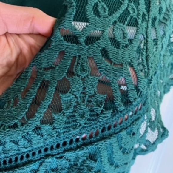 Green Lace dress - Picture 5 of 7